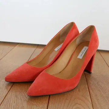 유나이티드 애로우즈 포인티드 커브 힐 펌프스 청키힐