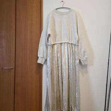 그레이 긴팔 이소재 티셔츠 원피스