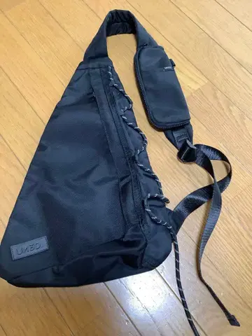 UM3D 바디백 블랙