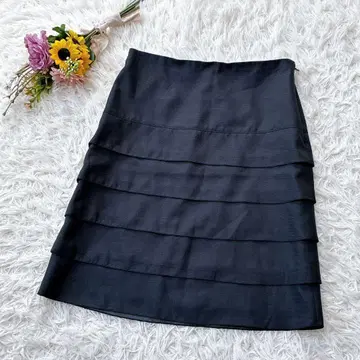 [ 23구 온워드 ] 프릴 디자인 무릎 기장 타이트 스커트 티어드 블랙