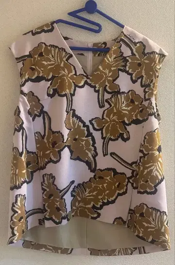 로이스크레용의 보태니컬 무늬 안감 상의