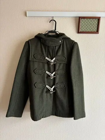 올리브색 더플 코트 후드 부착