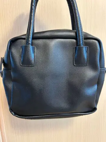 Kastane 블랙 스퀘어 핸드백