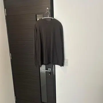 AURALEE 다크 그레이 긴팔 티셔츠