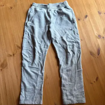 그레이 조거 팬츠 자수 로고 뉴에라