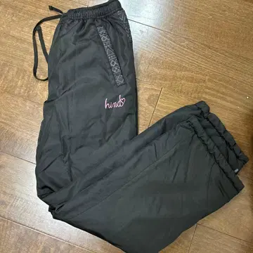 [ 새상품급 ] hinds 나일론 팬츠 저지 팬츠 블랙 핑크 자수