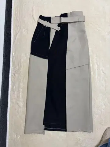 유나이티드 도쿄 바이컬러 비대칭 스커트 사이즈 2