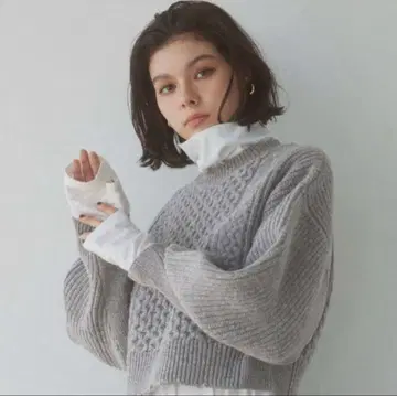 alexia stam 데미지 크롭 니트탑 그레이