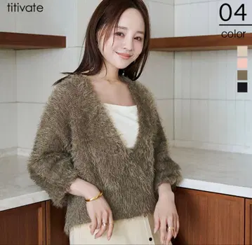 새상품급 titivate 깊은 V넥 숏 샤기 니트