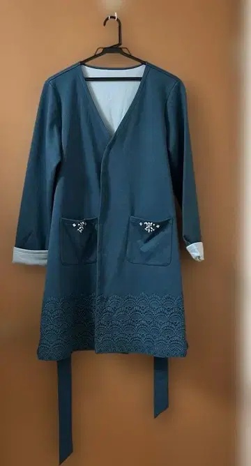 청록색 V넥 롱 코트