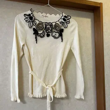 Super Beauty 꽃무늬 자수 롱 슬리브 니트 42