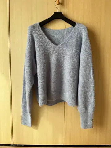 라이트 블루 V넥 니트 M 사이즈