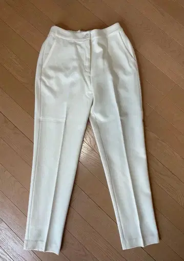 화이트 슬랙스 테이퍼드