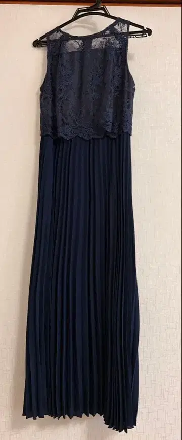 네이비 레이스 탑 플리츠 드레스