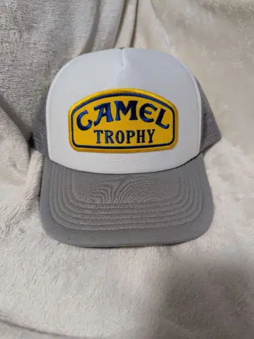 카멜 CAMEL 메쉬 캡 트래커 그레이 x 화이트 아메카지