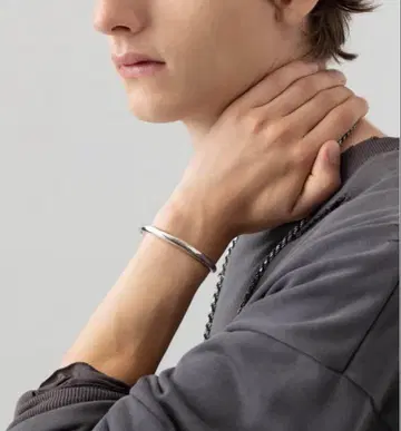 OX JEWELRy Silver Curve Bangle