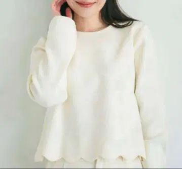 [ 새상품 ] Basement online 스캘럽 니트 화이트