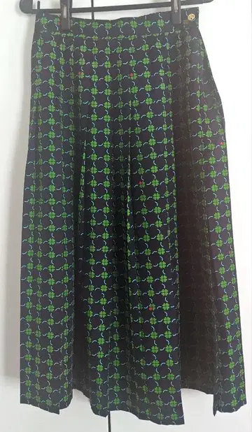 새상품급 뮤베르 클로버 프린트 플리츠 스커트 네이비 40