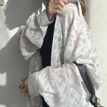 [새상품] 자카드 플라워 시어 셔츠