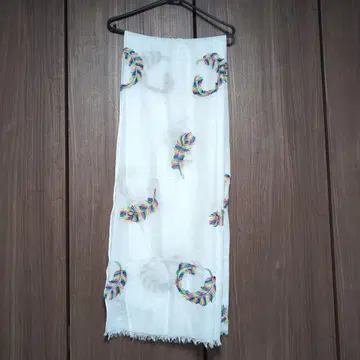 화이트 자수 스톨 숄