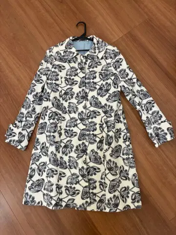 로이스크레용 코트