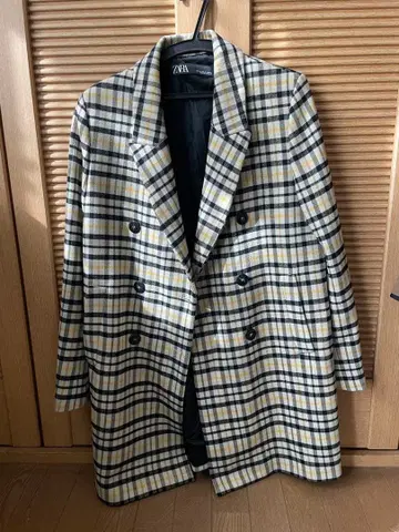 새상품급 ZARA 체크 무늬 더블 브레스트 코트 M