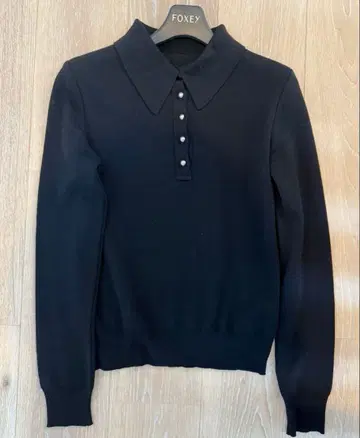 폭시 카라 부착 스웨터