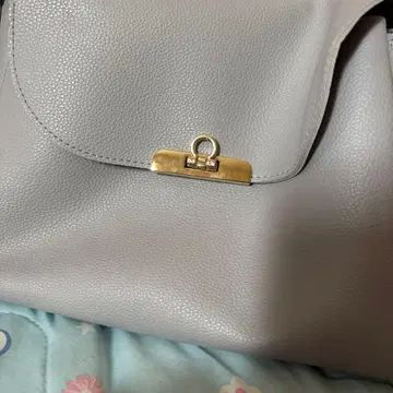 그레이 플랩 숄더백