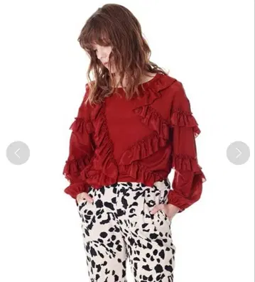 그레이스 콘티넨탈 프릴 테이프 데신 탑 블라우스 보르도