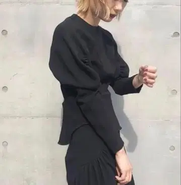 mame 블랙 퍼프 슬리브 긴팔 상의 백 오픈