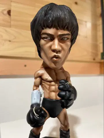 브루스 리 불타는 용 피규어