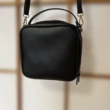 르농큐르 스퀘어 핸드백 블랙 중고