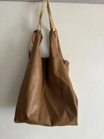 CONVERSE 토트백 카멜 브라운 인조 가죽