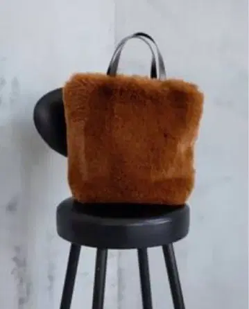 브라운 퍼 핸드백 relume