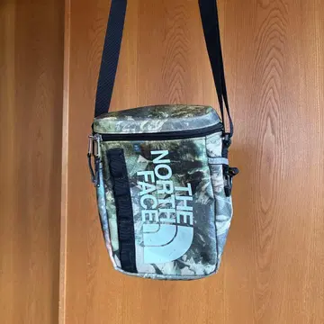 THE NORTH FACE 카모플라쥬 숄더백