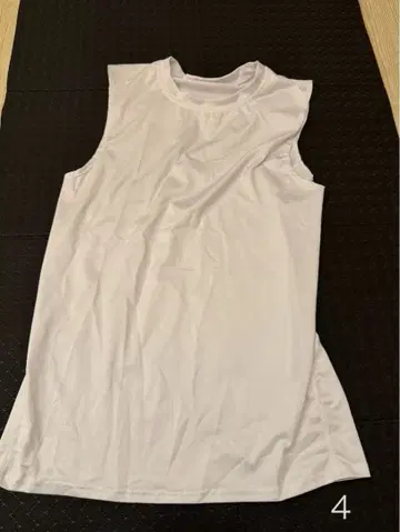 화이트 탱크탑 폴리에스테르