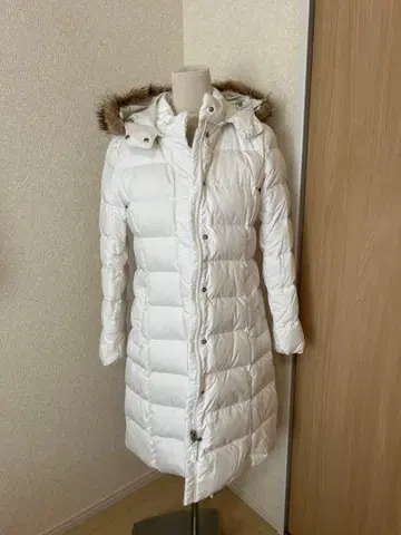 [ 유니클로 ] 화이트 다운 자켓 L 사이즈 후드 부착