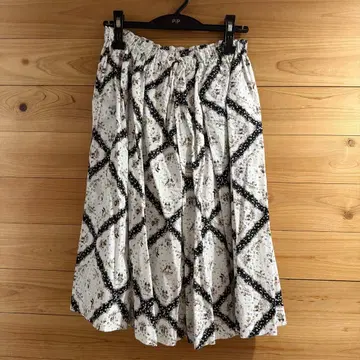 프랑슈리페 개와 꽃의 플레어 스커트 FL5