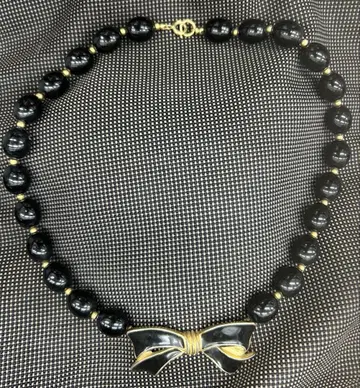 트리파리 목걸이 블랙 TRIFARI 에나멜 리본 빈티지