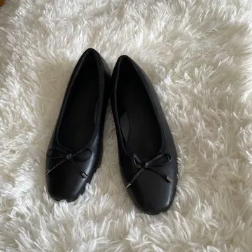 거의 새상품 fuwaraku 블랙 리본 포함 플랫슈즈 22.5cm