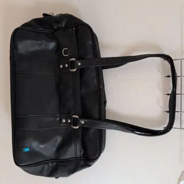 블랙 토트백 폴로 마크 포함
