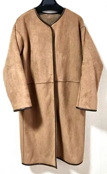 르 쿠에 블랑 무스탕풍 리버서블 노카라 코트