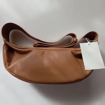 cos 가죽 플리츠 벨트 백