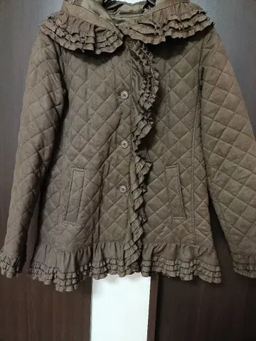 프릴 달린 퀼팅 자켓