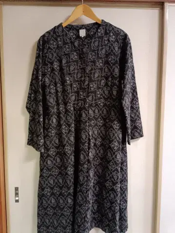 총 자수 타일 패턴 겉옷 원피스 블랙 츠하루 TSUHARU