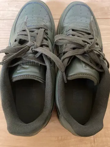 Puma 올리브 그린 스니커즈