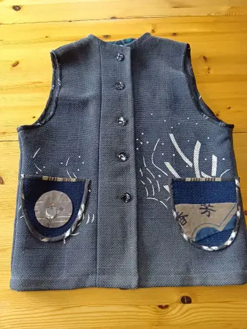 소박하고 귀여운 심플하지만 표정이 풍부한 옛날 소방 조끼