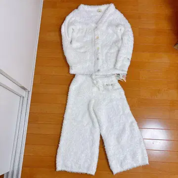 [ 새상품 ] gelato qique 화이트 포근포근 룸웨어 세트