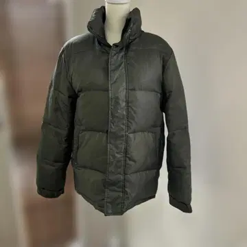 카키색 퀼팅 다운 자켓