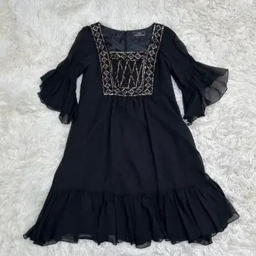 GRACE CONTINENTAL 실크100 플레어 소매 비쥬 원피스